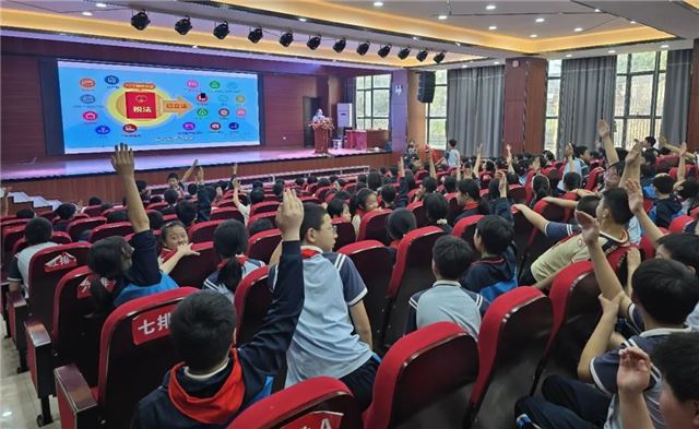 【饶城税宣月】江西上饶信州税务：税徽照课堂 法治润童心