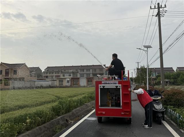 泰兴市农技主管部门：成立17个农技指导组指导广大种植户抗灾补水夺丰收
