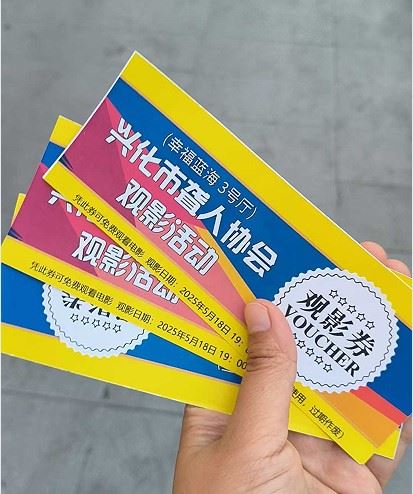 无声的影院响起“掌声”