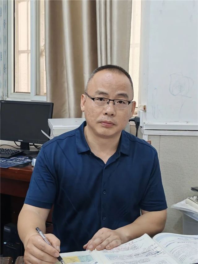 安徽涡阳县【优秀教师】汤远胜：鹤发银丝映日月，丹心热血沃新花