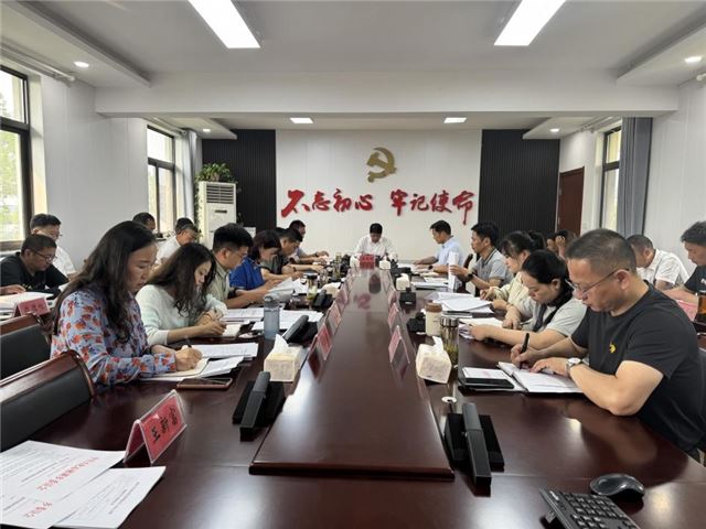 林湖乡召开党委理论中心组集中学习（扩大）会议