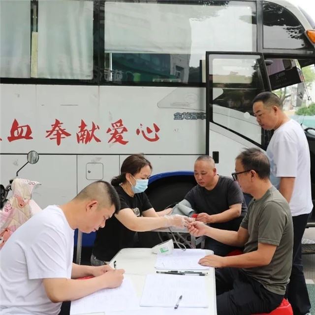  一臂之力，让爱流动——兴化市城管局开展无偿献血活动