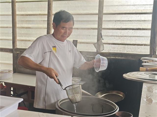 江西上饶铅山县紫溪乡人大代表风采：一碗烫粉里的民生温度