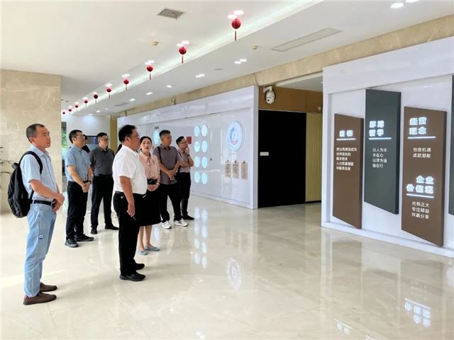 江苏兴化中等专业学校主要领导一行赴厚溥集
