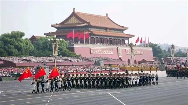 昭阳街道干群集中收看纪念中国人民抗日战争暨世界反法西斯战争胜利80周年大会 
