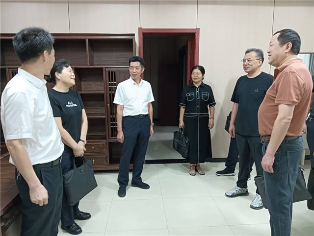湖北蕲春县政协开展李时珍医院建设与发展情况调研活动