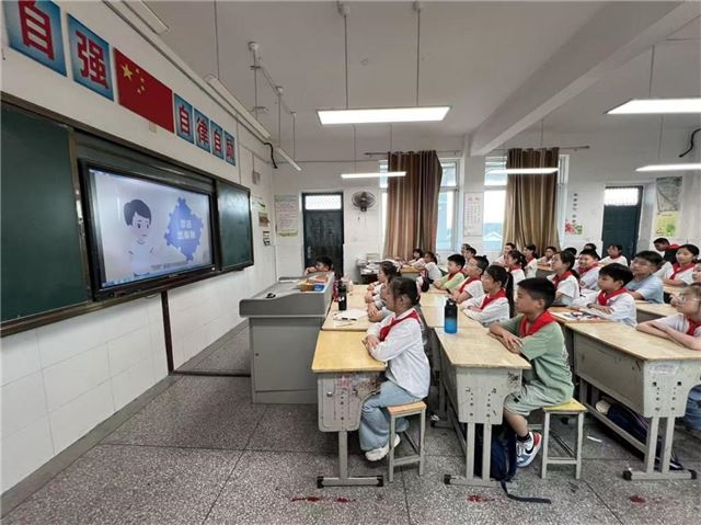 垛田街道开展 “扫黄打非・护苗” 开学第一课 师生共观教育片筑牢成长防线
