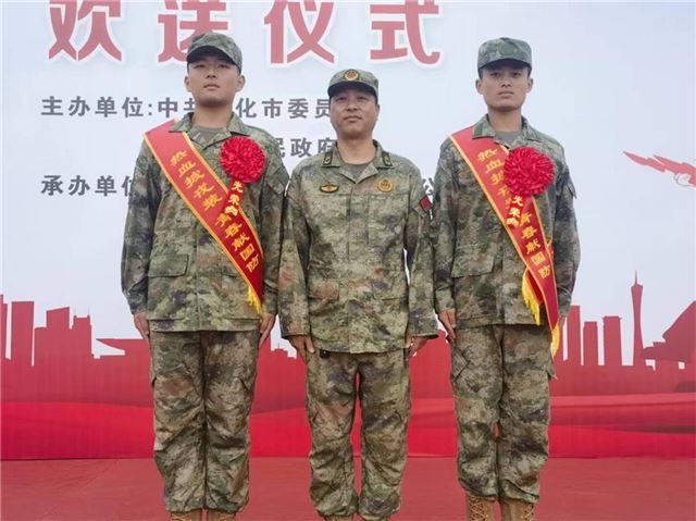 兴化市合陈镇参加2025年秋季入伍新兵欢送仪式