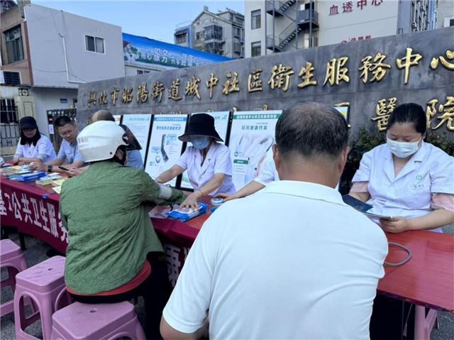 兴化市开展2025年基本公共卫生服务主题宣传月活动