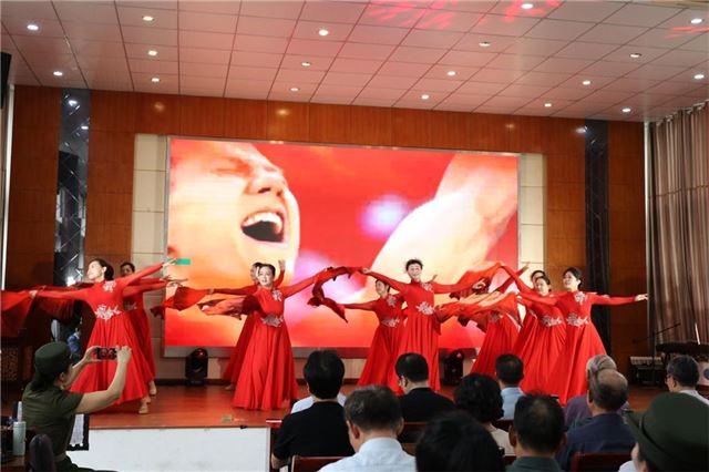 兴化侨眷共舞欢歌迎双节，《歌唱祖国》唱响