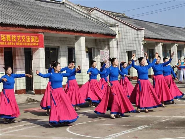 10151061652974789_33.jpg 10151061652974789_33.jpg