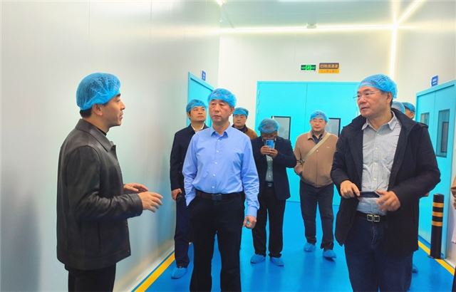 江苏省农科院实地把脉支招兴化市兴东镇农业