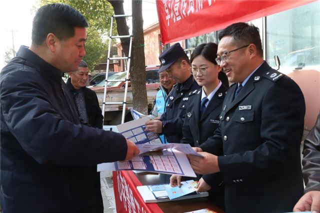 兴化兴东镇开展“宪法宣传日”活动 推动宪