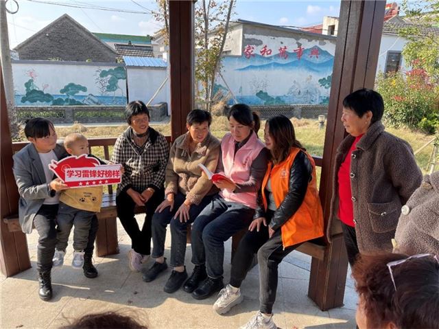 兴化合陈镇开展形式多样的学雷锋主题活动