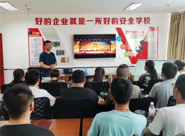 王远飞和他的《工矿安全之歌》