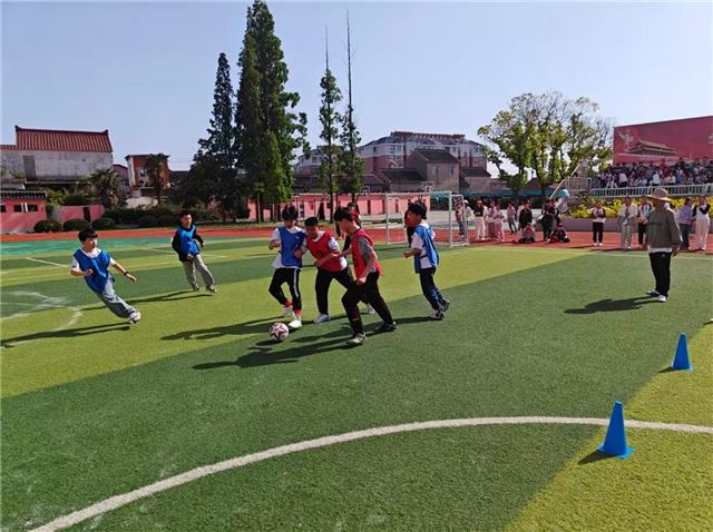 戴南中心小学用“课间革命”书写健康童年