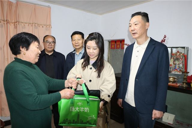 情系困境学子 暖心走访护航 ——江苏扬州技师学院管理工程学院赴老区兴化市慰问困境学子家庭