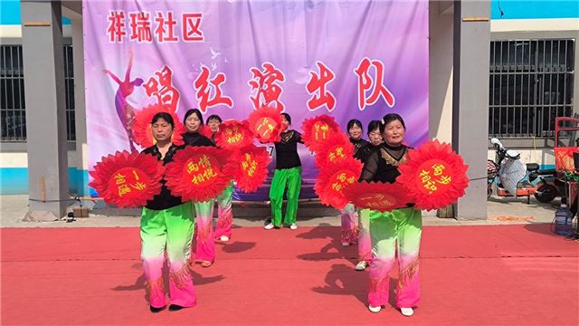 江苏涟水县陈师街道祥瑞社区庆五一文艺演出温情上演