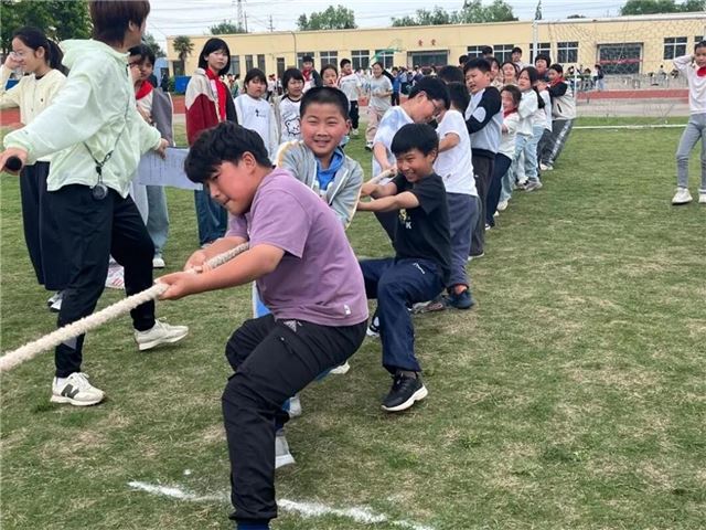 兴化市永丰中心校小学部2026年春季田径运动会圆满举行