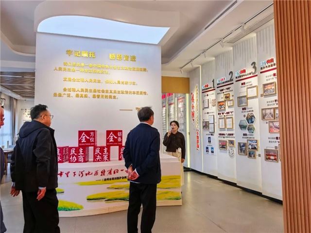   兴化市人大常委会组织代表现场观摩千垛镇人大代表之家
