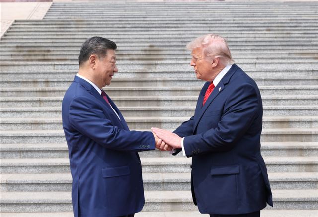 新华图讯丨习近平为美国总统特朗普举行欢迎仪式